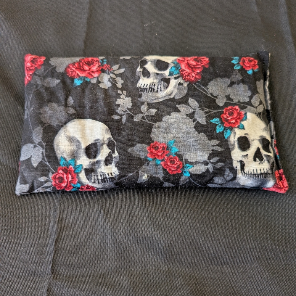 Set Of 3 Hand Crafted Skull Patterned Hot/Cold Packs - Picture 2 of 6